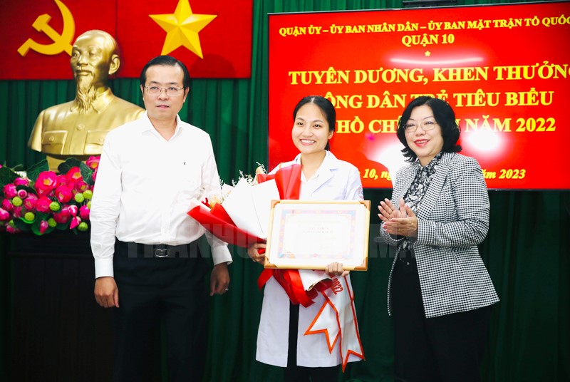 Image: Công dân trẻ tiêu biểu TPHCM” Phạm Thị Ái Xuân được lãnh đạo Quận 10 tuyên dương, khen thưởng