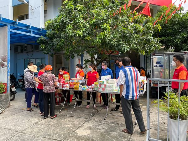 Image: TỔ CHỨC BÁN HÀNG BÌNH ỔN GIÁ VÀ THỰC HIỆN TUYÊN TRUYỀN PHÒNG CHỐNG SỐT XUẤT HUYẾT TRÊN ĐỊA BÀN